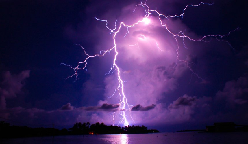 "Araguato Expeditions" Relampago del Catatumbo visto desde Ologá en el Lago de Maracaibo El Catatumbo - Lago de Maracaibo - Venezuela